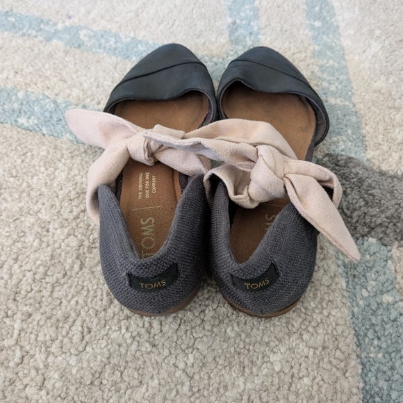 Black TOMS Jutti D’orsay Flats with Pink Bow, Size 5 - Picture 2 of 3